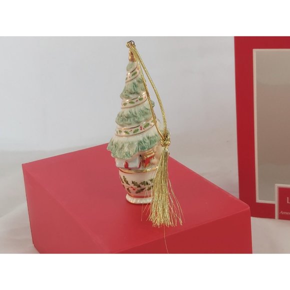 BOXED LENOX HOLIDAY PATTERN CHRISTMAS TREE ORNAMENT #6386007 BEAR HOLLY BERRY - Picture 5 of 9